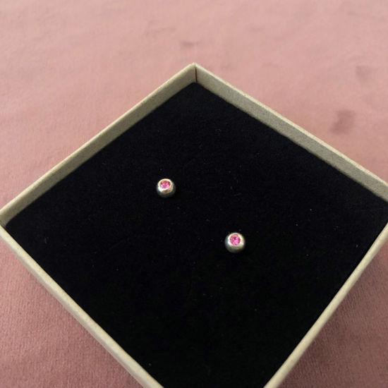 Billede af By Pind ørestik sølv kugle med pink zirkoniasten 4mm